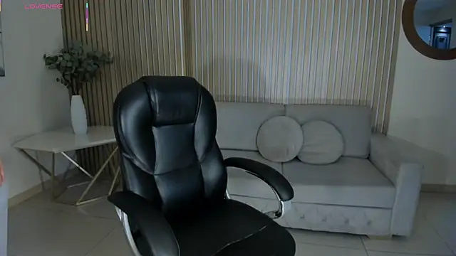 Snapshot of AlessaRomero chatting on 02-12-26, 07:46 AlessaRomero online show from 02-12-26, 07:46