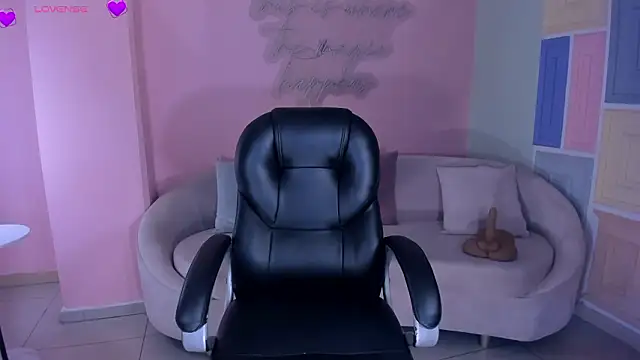 Snapshot of AlessaRomero chatting on 02-24-26, 07:04 AlessaRomero online show from 02-24-26, 07:04