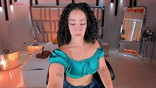 AlessaRomero online show from 05-19-26, 08:16
