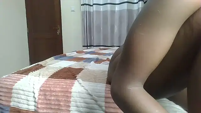 Snapshot of Fine_assie chatting on 06-04-26, 04:55 Fine assie online show from 06-04-26, 04:55
