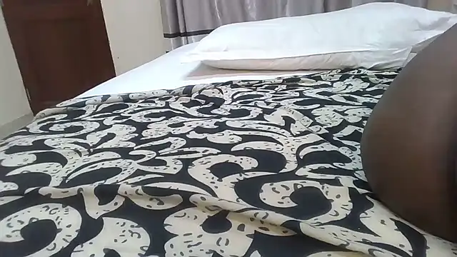 Snapshot of Fine_assie chatting on 06-27-26, 01:55 Fine assie online show from 06-27-26, 01:55