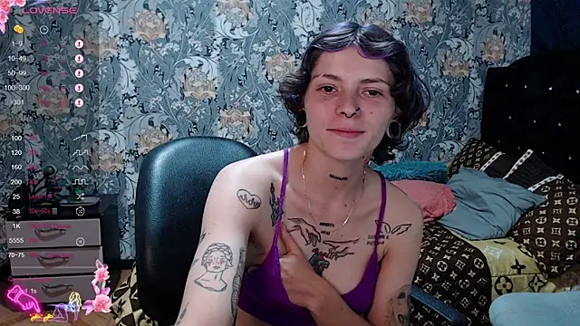 Snapshot of pretty_cristal69 chatting on 04-21-26, 02:51 pretty cristal69 online show from 04-21-26, 02:51