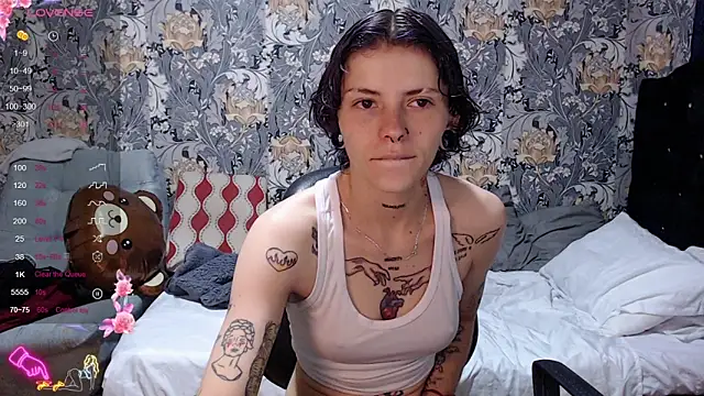 Snapshot of pretty_cristal69 chatting on 06-12-26, 12:14 pretty cristal69 online show from 06-12-26, 12:14