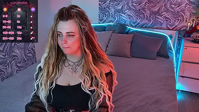 Snapshot of Miss_Maya_Mils chatting on 06-17-26, 01:05 Miss Maya Mils online show from 06-17-26, 01:05