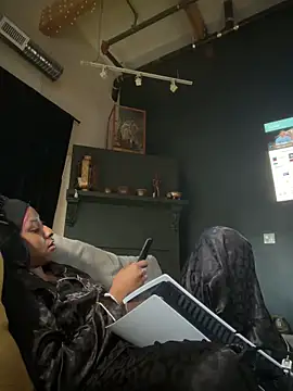 Your Paris online show from 02-08-26, 05:54