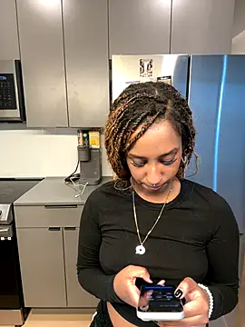 Your Paris online show from 10-17-25, 11:50