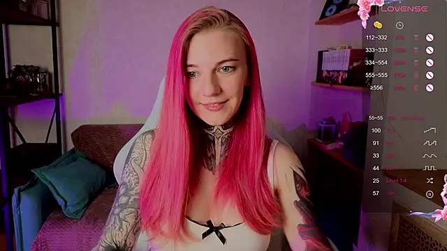 Snapshot of Roxy_____ chatting on 09-14-25, 09:15 Roxy online show from 09-14-25, 09:15