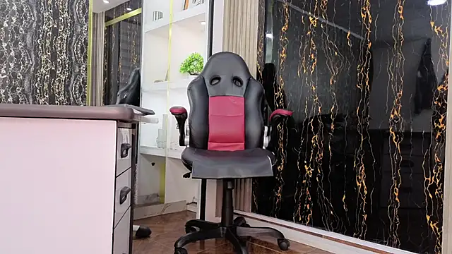 MissEscarleth online show from 03-13-26, 01:54