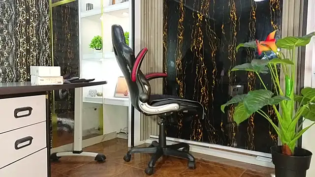 MissEscarleth online show from 11-14-25, 02:59