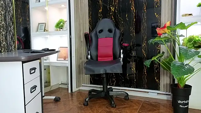 MissEscarleth online show from 11-27-25, 02:34