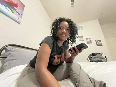 Snapshot of magicalc00ch chatting on 04-28-26, 01:15 magicalc00ch online show from 04-28-26, 01:15
