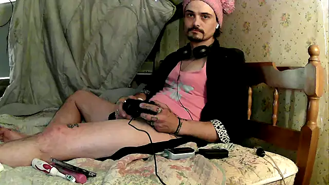 Snapshot of JustTylerr chatting on 06-08-26, 10:27 JustTylerr online show from 06-08-26, 10:27