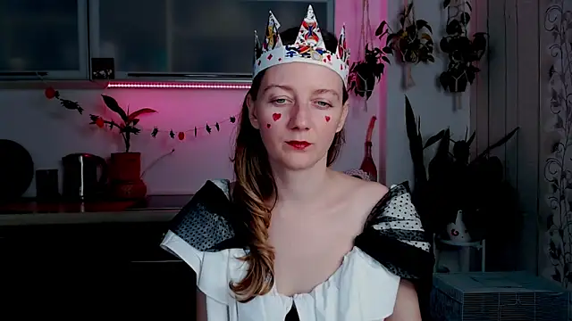 Elly Helly online show from 10-31-25, 08:27