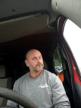 traigl online show from 12-31-24, 10:37