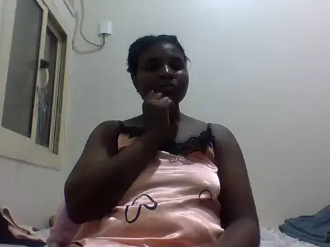 Snapshot of queenzuena chatting on 04-29-26, 09:43 queenzuena online show from 04-29-26, 09:43