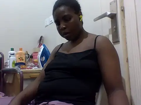 Snapshot of queenzuena chatting on 05-21-26, 08:50 queenzuena online show from 05-21-26, 08:50