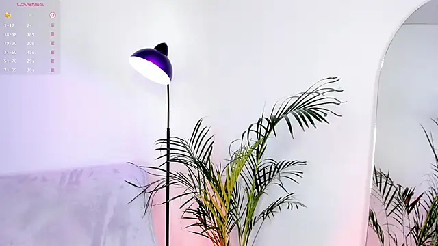 Snapshot of meow_moon_ chatting on 01-24-25, 08:13 meow moon  online show from 01-24-25, 08:13