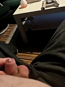 fickmonster2024 online show from 12-18-25, 08:12