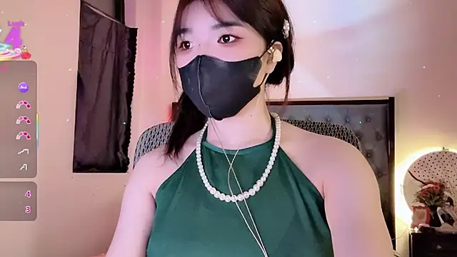 Berrysweet 68 online show from 10-26-25, 02:17