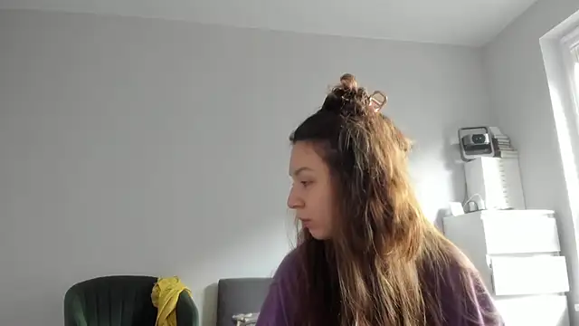 Adela Vetta online show from 04-18-26, 08:38