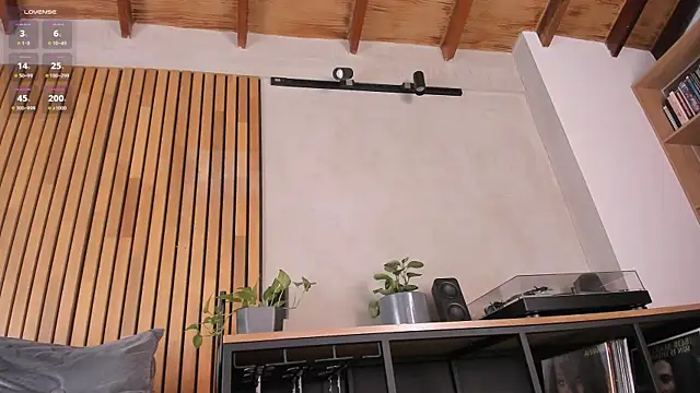 Snapshot of honeyhot69__ chatting on 06-25-26, 11:04 honeyhot69 online show from 06-25-26, 11:04
