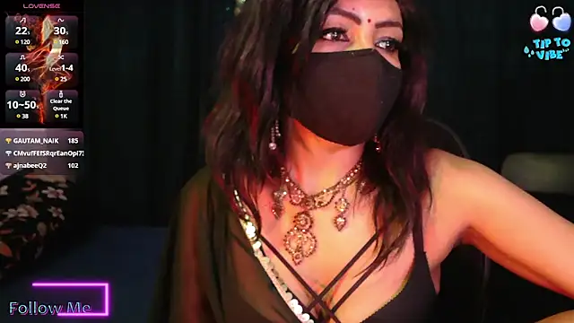 Snapshot of Aashiya- chatting on 03-08-25, 01:17 Aashiya- online show from 03-08-25, 01:17