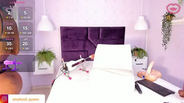 Snapshot of Amykord chatting on 10-11-25, 08:04 Amykord online show from 10-11-25, 08:04