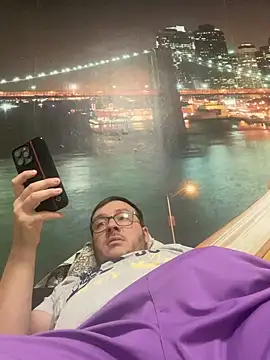 Snapshot of ionut9879 chatting on 12-02-25, 12:40 ionut9879 online show from 12-02-25, 12:40