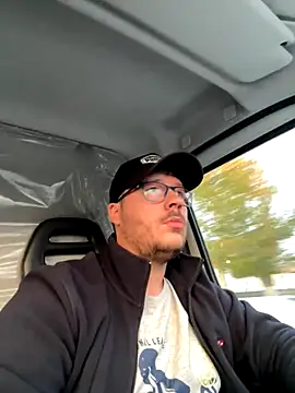 Snapshot of ionut9879 chatting on 10-23-25, 04:55 ionut9879 online show from 10-23-25, 04:55