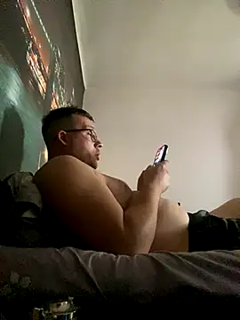 Snapshot of ionut9879 chatting on 10-30-25, 12:47 ionut9879 online show from 10-30-25, 12:47