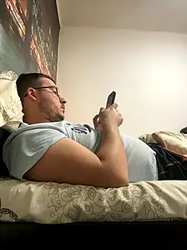 Snapshot of ionut9879 chatting on 11-17-25, 01:15 ionut9879 online show from 11-17-25, 01:15