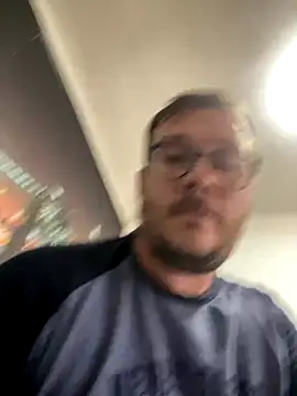 Snapshot of ionut9879 chatting on 10-28-25, 10:14 ionut9879 online show from 10-28-25, 10:14