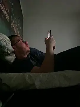 Snapshot of ionut9879 chatting on 11-25-25, 01:22 ionut9879 online show from 11-25-25, 01:22