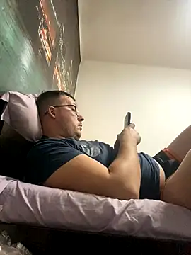 Snapshot of ionut9879 chatting on 11-07-25, 11:48 ionut9879 online show from 11-07-25, 11:48