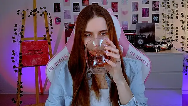 Snapshot of AliceCharmy chatting on 03-20-25, 05:15 AliceCharmy online show from 03-20-25, 05:15