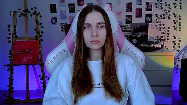 Snapshot of AliceCharmy chatting on 10-18-25, 05:31 AliceCharmy online show from 10-18-25, 05:31