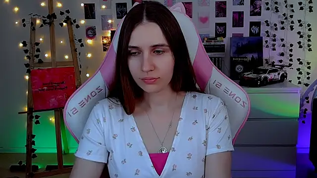 Snapshot of AliceCharmy chatting on 10-26-25, 05:41 AliceCharmy online show from 10-26-25, 05:41