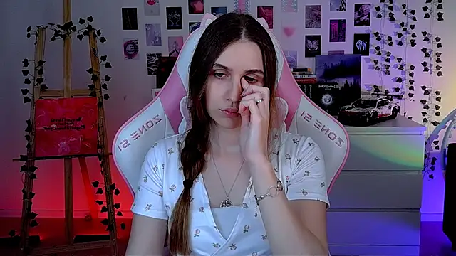 Snapshot of AliceCharmy chatting on 09-09-25, 02:04 AliceCharmy online show from 09-09-25, 02:04