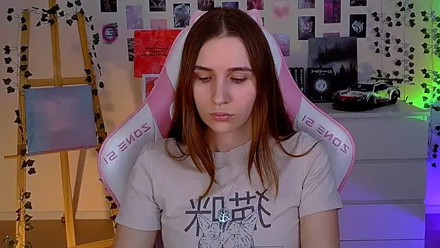 Snapshot of AliceCharmy chatting on 02-14-25, 02:44 AliceCharmy online show from 02-14-25, 02:44