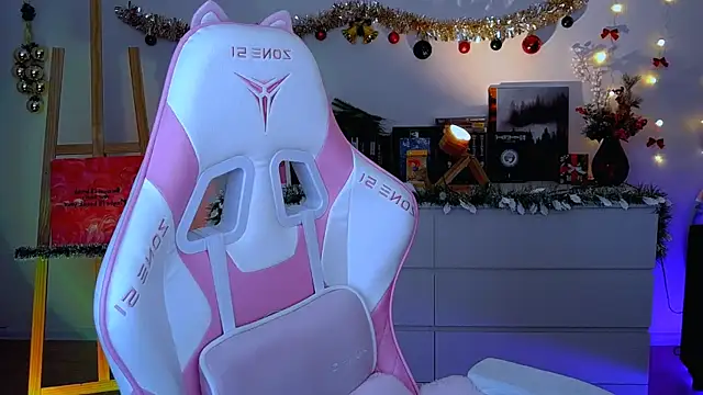 Snapshot of AliceCharmy chatting on 12-16-25, 09:35 AliceCharmy online show from 12-16-25, 09:35