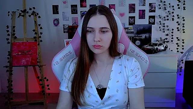 Snapshot of AliceCharmy chatting on 10-16-25, 05:27 AliceCharmy online show from 10-16-25, 05:27