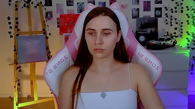 Snapshot of AliceCharmy chatting on 02-18-25, 04:03 AliceCharmy online show from 02-18-25, 04:03