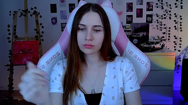 Snapshot of AliceCharmy chatting on 10-20-25, 05:31 AliceCharmy online show from 10-20-25, 05:31