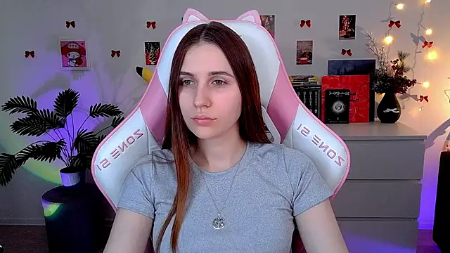 Snapshot of AliceCharmy chatting on 02-18-26, 01:18 AliceCharmy online show from 02-18-26, 01:18