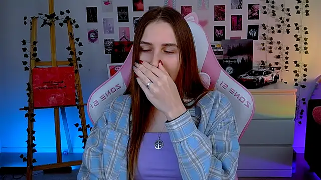 Snapshot of AliceCharmy chatting on 10-08-25, 06:15 AliceCharmy online show from 10-08-25, 06:15