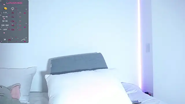 Snapshot of megan_bluee23 chatting on 01-10-25, 02:45 megan bluee23 online show from 01-10-25, 02:45