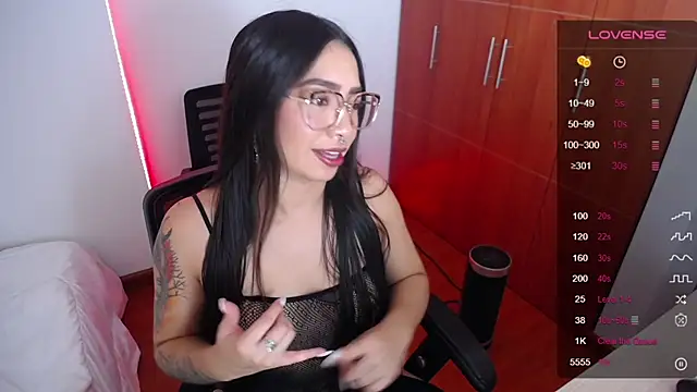 Snapshot of megan_bluee23 chatting on 02-20-25, 02:13 megan bluee23 online show from 02-20-25, 02:13