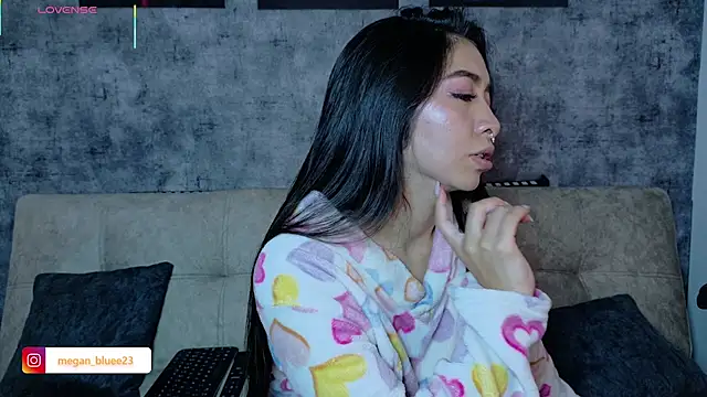 megan bluee23 online show from 04-13-26, 02:54