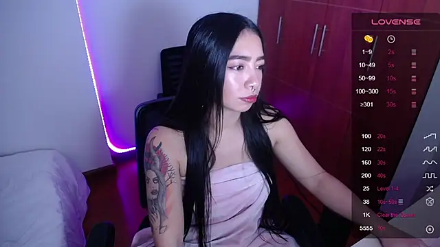 Snapshot of megan_bluee23 chatting on 02-19-25, 03:27 megan bluee23 online show from 02-19-25, 03:27