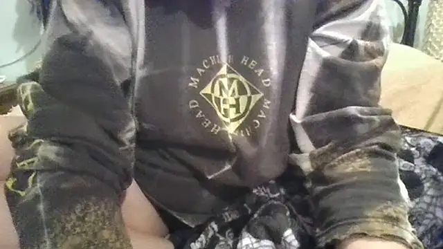 Snapshot of MissKisu chatting on 12-03-25, 10:53 MissKisu online show from 12-03-25, 10:53